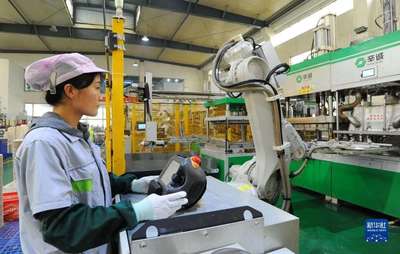 秸秆变废为宝 山东滕州环保产品研发与销售的新路径